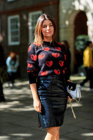 atmosphere details, black and white bag, black skirt, black sweater, detail, fashion week, frenchystyle, FW, jonathan paciullo, julia restoin roitfeld, jw anderson, leather bag, leather skirt, LFW, LONDON, printed sweater, SPRING SUMMER 2018, SS 18, street style, vertical