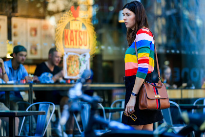 multicolor pull over, black skirt, yellow sunglasses, brown leather bag, shoulder bag, striped leather bag, diamond ring, strassed ring, hermes watch, zipped skirt, fashion week, frenchystyle, FW, jonathan paciullo, street style, atmosphere details, horizontal, detail