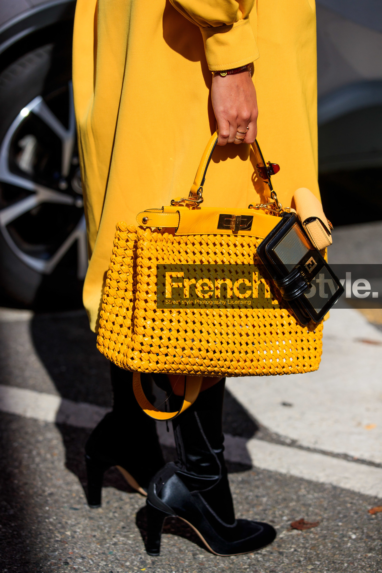 yellow dress, yellow jacket, jacket dress, long dress, belted dress, belted jacket, long sleeves dress, dress shirt, yellow bag, yellow leather bag, fendi bag, openwork bag, peekaboo bag, multi bag, hand bag, black boots, high boots, high heels boots, fendi boots, shoes detail, bag detail, fendi look, fendi dress, nina suess, fashion week, frenchystyle, FW, jonathan paciullo, street style, MFW, MILAN, SPRING SUMMER 2021, SS 21, vertical, detail