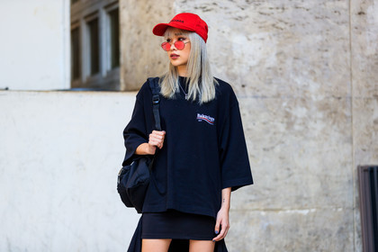 atmosphere details, backpack, balenciaga, black bag, black skirt, black sweater, detail, fashion week, frenchystyle, FW, horizontal, jonathan paciullo, leather bag, MENSWEAR, PARIS, PFW, red cap, SPRING SUMMER 2018, SS 18, street style, sunglasses