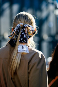 beige jacket, black and white, black scarf, louis vuitton, monogram, fashion week, frenchystyle, FW, jonathan paciullo, street style, LFW, LONDON, AUTUMN WINTER 2019-2020, AW 19-20, FW 19-20, FALL WINTER 2019-2020, vertical, atmosphere details, detail