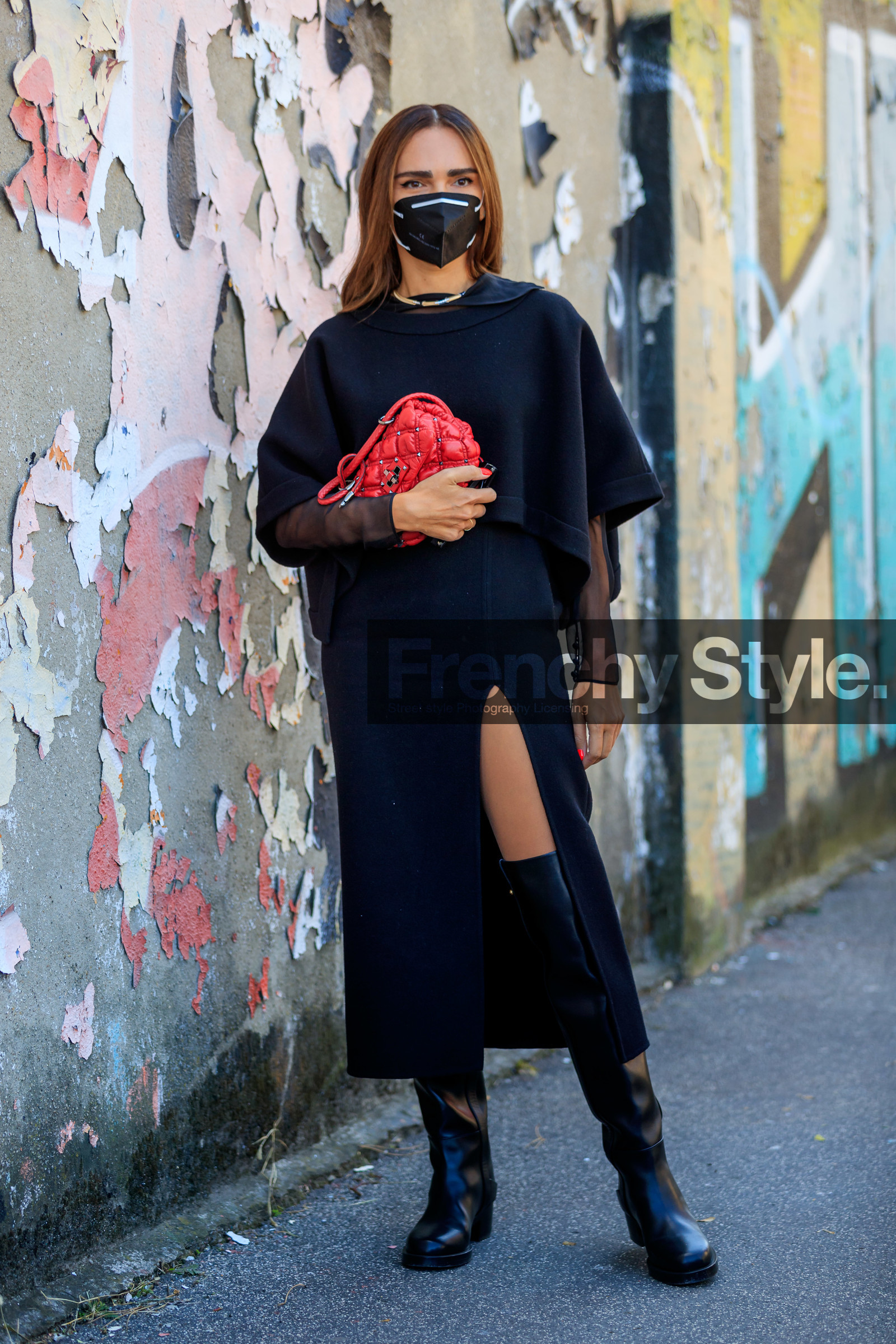 black top, black pullover, black skirt, black leather boots, split skirt, long skirt, high boots, short sleeves top, short sleeves pullover, woolen top, woolen skirt, red leather bag, studs bag, quilted bag, valentino bag, valentino look, valentino skirt, valentino top, valentino shirt, black shirt, organza shirt, covid face mask, evangelie smyrniotaki, street style, jonathan paciullo, FW, frenchystyle, fashion week, MFW, MILAN, SPRING SUMMER 2021, SS 21, vertical, full length