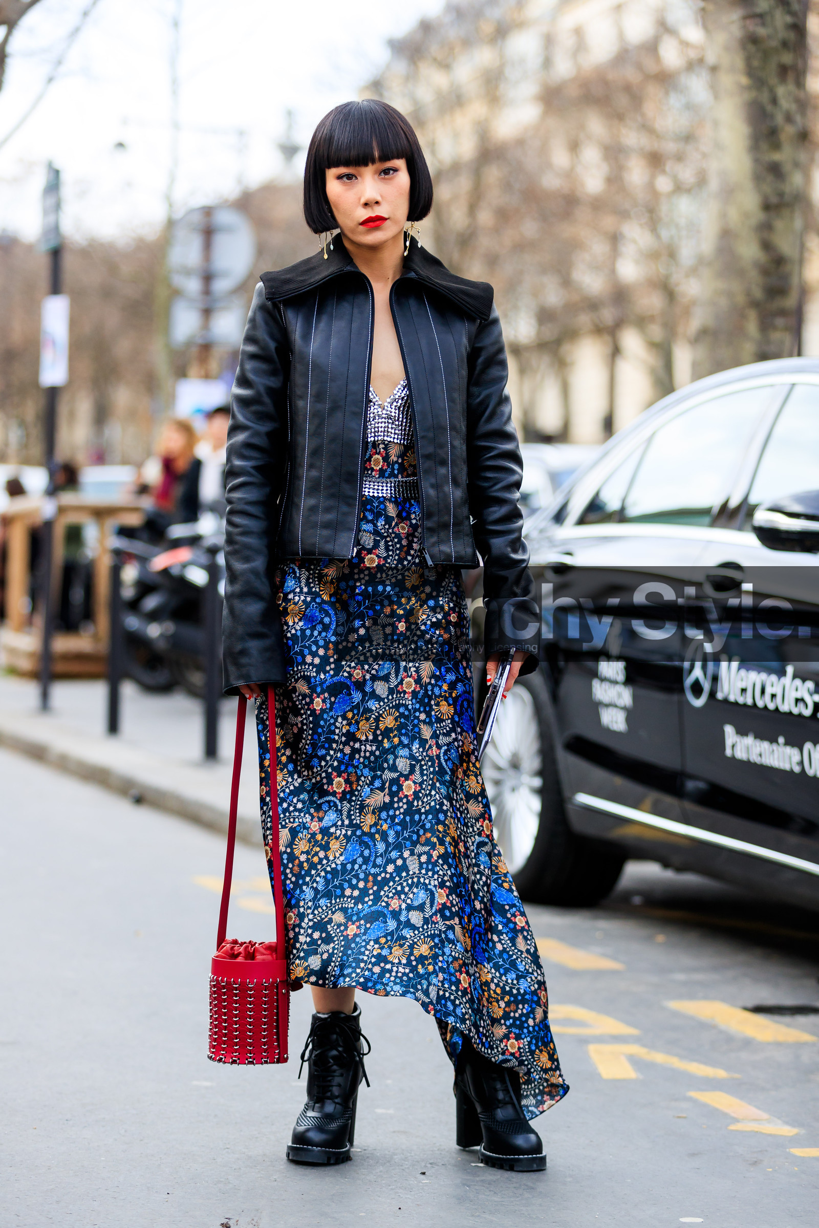 AUTUMN WINTER 2017-2018, AW 17-18, black jacket, black perfecto, black shoes, blue dress, earrings, embroidered dress, FALL WINTER 2017-2018, fashion week, frenchystyle, full length, FW, FW 17-18, high heels, jonathan paciullo, leather bag, leather jacket, leather perfecto, leather shoes, mademoiselle yulia, paco rabanne, PARIS, PFW, printed dress, red bag, red lips, sequined dress, street style, studs, vertical