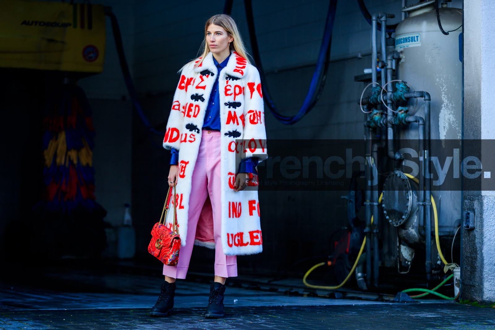 atmosphere details, AUTUMN WINTER 2017-2018, AW 17-18, black shoes, blue shirt, FALL WINTER 2017-2018, fashion week, floral, flower, frenchystyle, full length, Fur coat, FW, FW 17-18, gucci, horizontal, jonathan paciullo, leather bag, leather shoes, MFW, MILAN, pink pants, printed bag, printed coat, red bag, street style, trousers, veronika heilbrunner, white coat, white fur