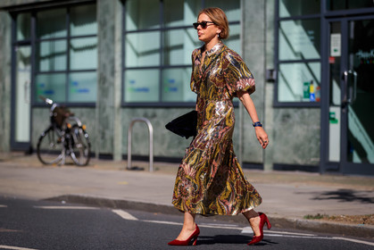 brown scale sunglasses, butterfly sunglasses, multi earrings, golden earrings, pearl earrings, cachemere printed dress, lurex dress, hermes watch, high heels shoes, red shoes, fashion week, frenchystyle, FW, jonathan paciullo, street style, atmosphere details, horizontal, full length