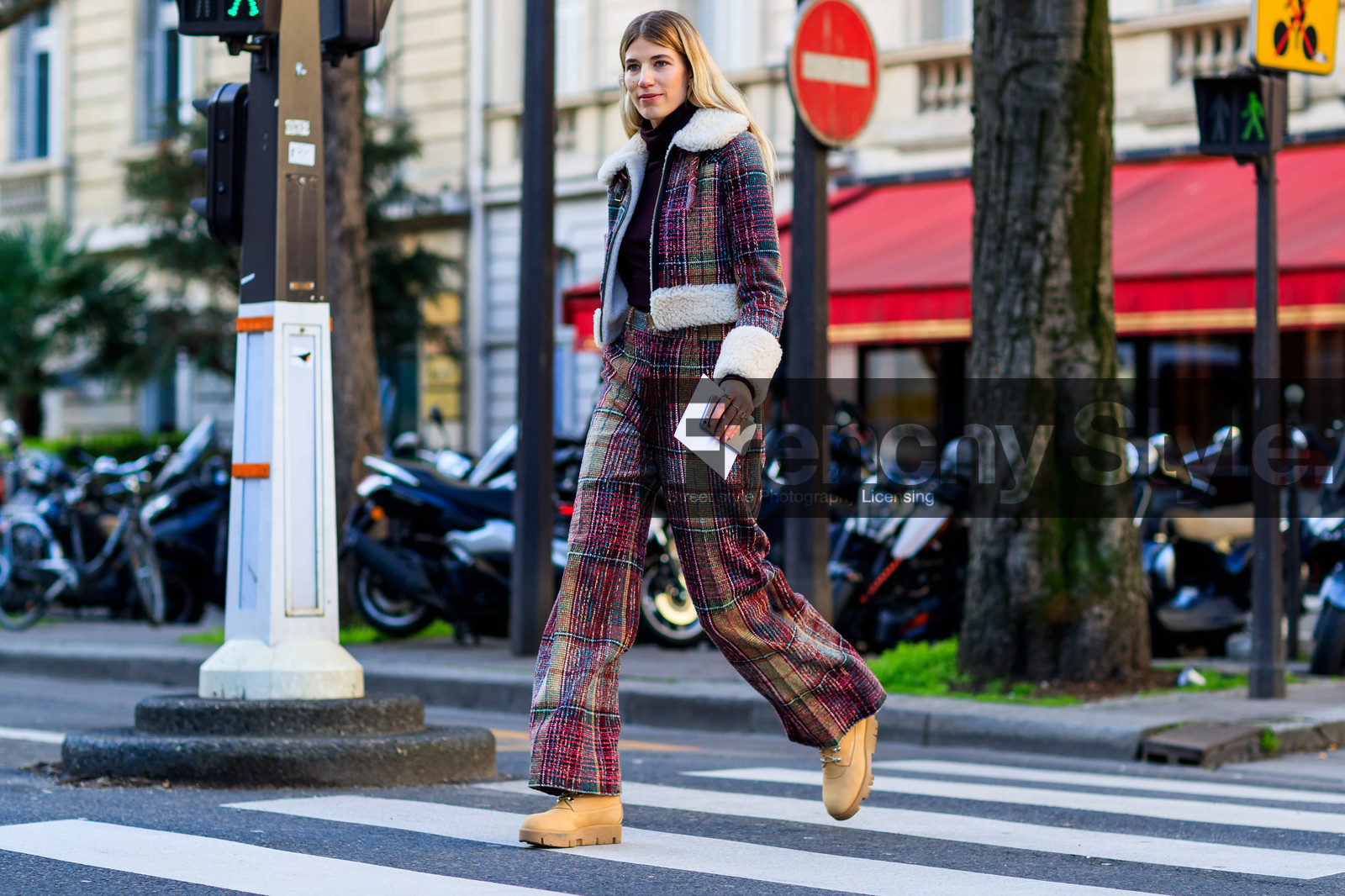 atmosphere details, AUTUMN WINTER 2017-2018, AW 17-18, black sweater, camel boots, checked jacket, checked pants, FALL WINTER 2017-2018, fashion week, frenchystyle, full length, FW, FW 17-18, graphic jacket, graphic pants, horizontal, jonathan paciullo, leather bag, leather shoes, PARIS, PFW, plaid, printed jacket, printed pants, street style, tartan, trousers, veronika heilbrunner