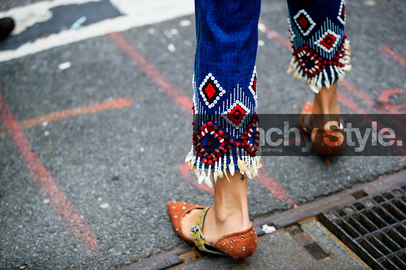 blue denim, brown shoes, denim pants, embroidered jeans, embroideries, graphic pants, jeans, leather shoes, pearls, printed pants, trousers, street style, jonathan paciullo, FW, frenchystyle, fashion week, NYFW, NEW YORK, AUTUMN WINTER 2018-2019, AW 18-19, FALL WINTER 2018-2019, FW 18-19, atmosphere details, horizontal, detail, gala gonzalez