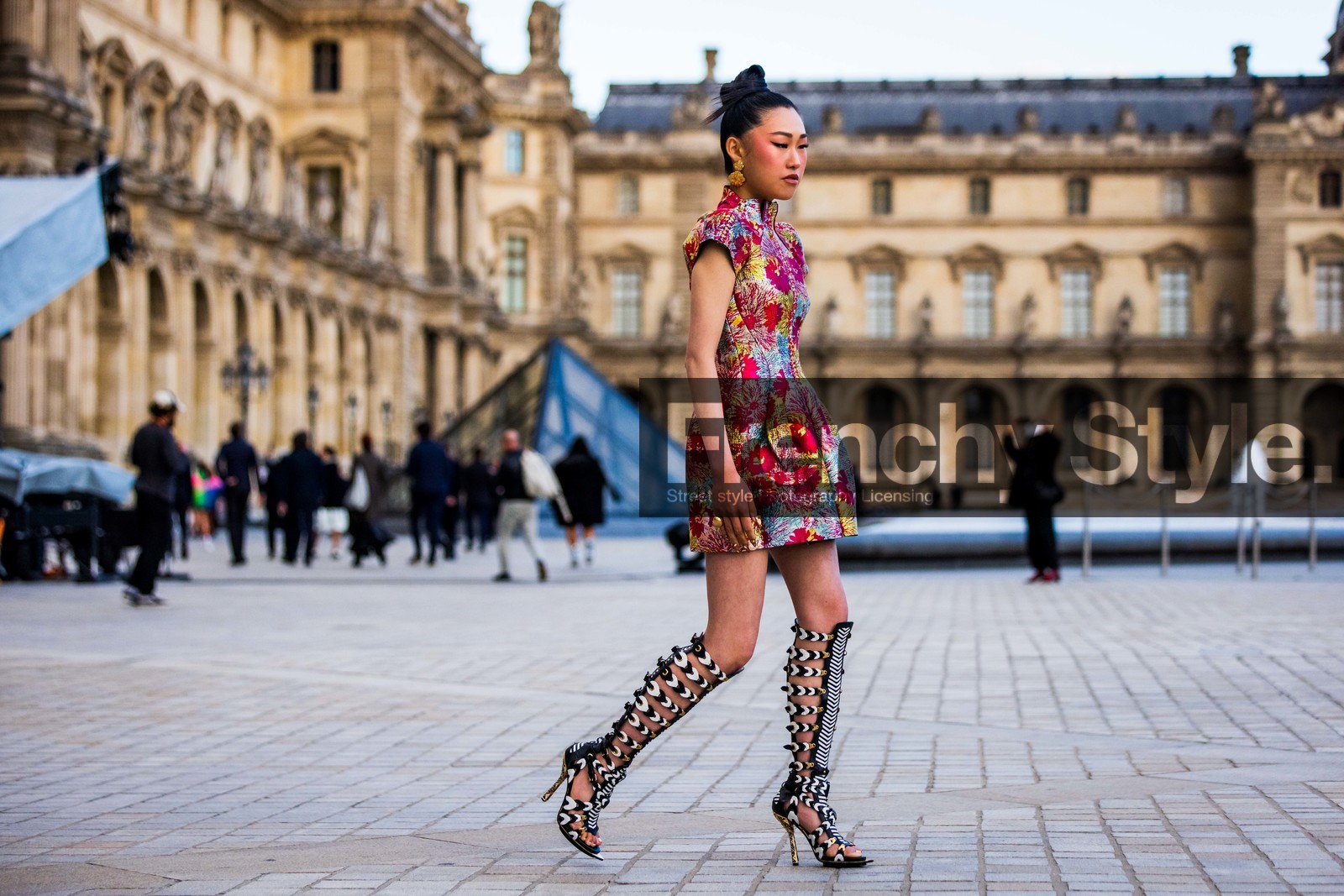 bicolor shoes, black sandals, dress, earrings, floral print, flower, gold earrings, high sandals, Jaime Xie, print, printed dress, red dress, sandals, short dress, yellow dress, fashion week, frenchystyle, FW, jonathan paciullo, street style, PFW, PARIS, SPRING SUMMER 2022, SS 22, horizontal, atmosphere details, full length