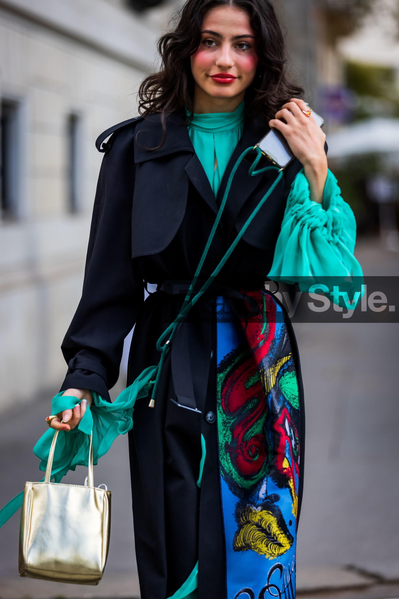 bag, black coat, black trench, coat, color, dress, gold bag, green dress, makeup detail, print, printed coat, ruffles, trench, trenchcoat, street style, jonathan paciullo, FW, frenchystyle, fashion week, PFW, PARIS, SPRING SUMMER 2022, SS 22, vertical, atmosphere details