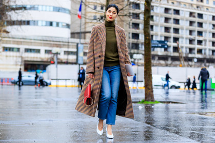 atmosphere details, AUTUMN WINTER 2017-2018, AW 17-18, beige coat, blue denim, caroline issa, checked coat, denim pants, FALL WINTER 2017-2018, fashion week, frenchystyle, full length, FW, FW 17-18, green sweater, high heels, horizontal, jeans, jonathan paciullo, leather bag, leather shoes, PARIS, PFW, plaid, printed coat, red bag, street style, trousers, white shoes
