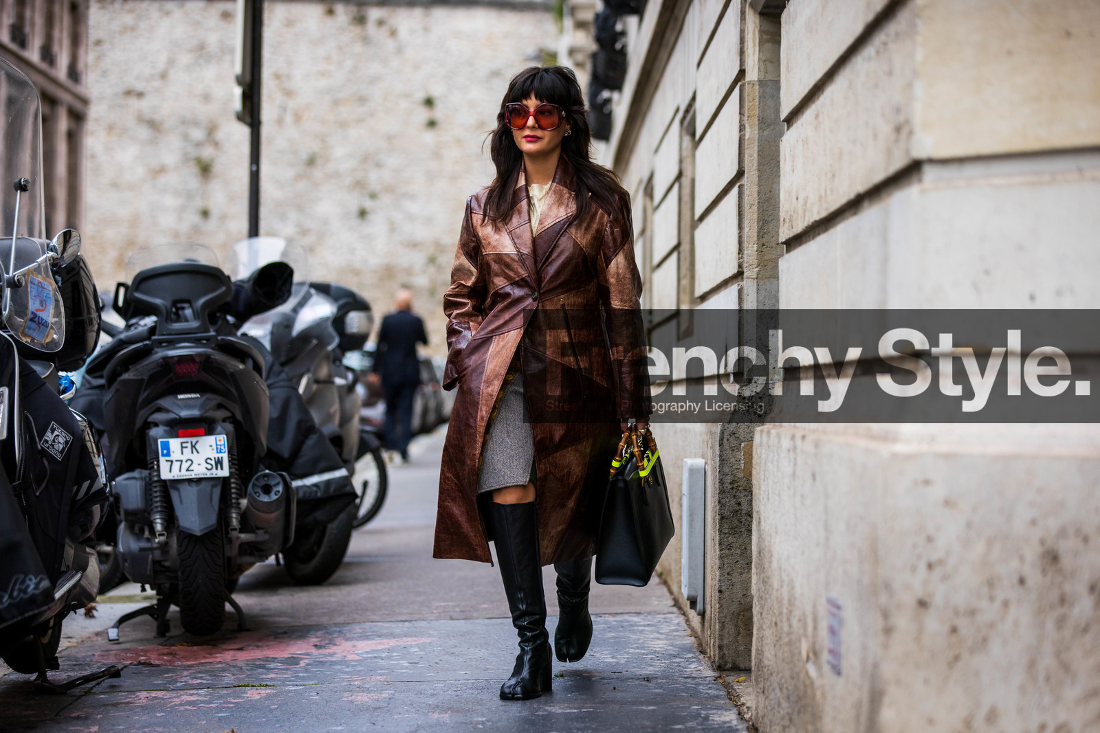 bag, black bag, black boots, boots, brown coat, coat, gucci bag, leather bag, leather boots, leather coat, long coat, Maria Bernad, oversize sunglasses, patchwork, red sunglasses, sunglasses, street style, jonathan paciullo, FW, frenchystyle, fashion week, PFW, PARIS, SPRING SUMMER 2022, SS 22, horizontal, atmosphere details, full length