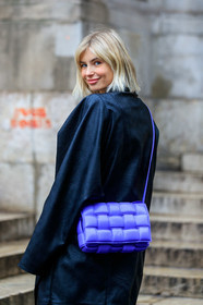 xenia adonts, black leather trench coat, belted trench coat, crossbody bag, purple leather bag, plaited bag, bottega veneta bag, fashion week, frenchystyle, FW, jonathan paciullo, street style, PFW, PARIS, vertical, atmosphere details, detail