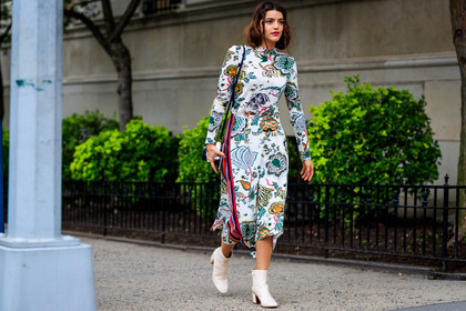 braids, floral, flowers, graphic dress, high heels, leather bag, leather shoes, printed dress, white boots, white dress, fashion week, frenchystyle, FW, jonathan paciullo, street style, NYFW, NEW YORK, SPRING SUMMER 2019, SS 19, atmosphere details, horizontal, full length