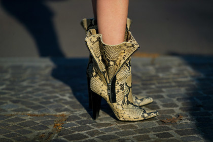animal print, beige boots, caro daur, high heels, leather shoes, snake print, MILAN, MFW, fashion week, frenchystyle, FW, jonathan paciullo, street style, AUTUMN WINTER 2019-2020, AW 19-20, FALL WINTER 2019-2020, FW 19-20, atmosphere details, detail, horizontal