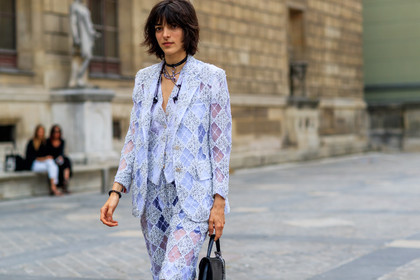 atmosphere details, black bag, blazer, checked suit, choker, detail, embroidered jacket, embroidered shorts, fashion week, frenchystyle, FW, glitter, horizontal, jonathan paciullo, leather bag, MENSWEAR, model, necklace, PARIS, PFW, plaid, see through, sequined jacket, SPRING SUMMER 2018, SS 18, street style, tartan, thom browne, white jacket, white shorts, white suit