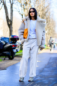 AUTUMN WINTER 2017-2018, AW 17-18, beige fur, beige jacket, beige pants, black and white shoes, FALL WINTER 2017-2018, fashion week, frenchystyle, full length, FW, FW 17-18, gilda ambrosio, high heels, jonathan paciullo, leather bag, leather shoes, PARIS, PFW, printed shoes, shearling, street style, sunglasses, trousers, vertical, white t shirt, wide pants