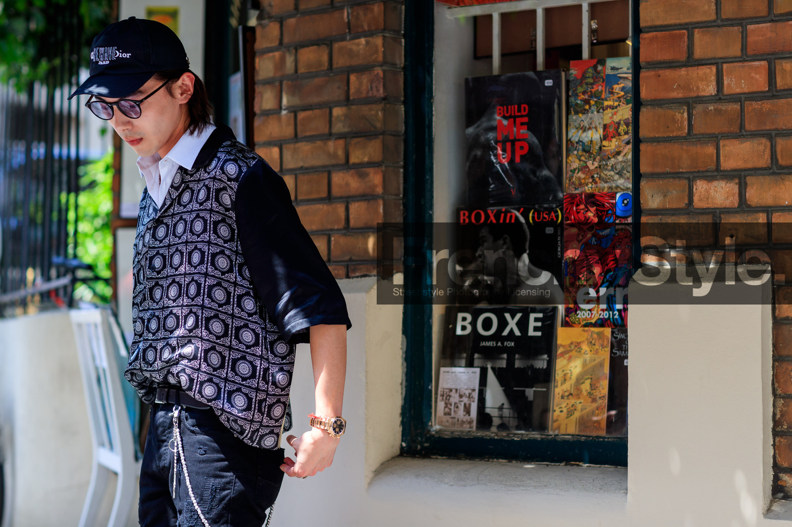 atmosphere details, black cap, black pants, black polo, detail, dior homme, fashion week, frenchystyle, FW, horizontal, jonathan paciullo, MENSWEAR, PARIS, PFW, printed top, SPRING SUMMER 2018, SS 18, street style, sunglasses, white shirt
