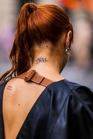 back, back detail, black top, Courtney Trop, earrings, hairstyle, leather top, open back, pony tails, silver earrings, tattoo, street style, jonathan paciullo, FW, frenchystyle, fashion week, PFW, PARIS, SPRING SUMMER 2022, SS 22, vertical, atmosphere details