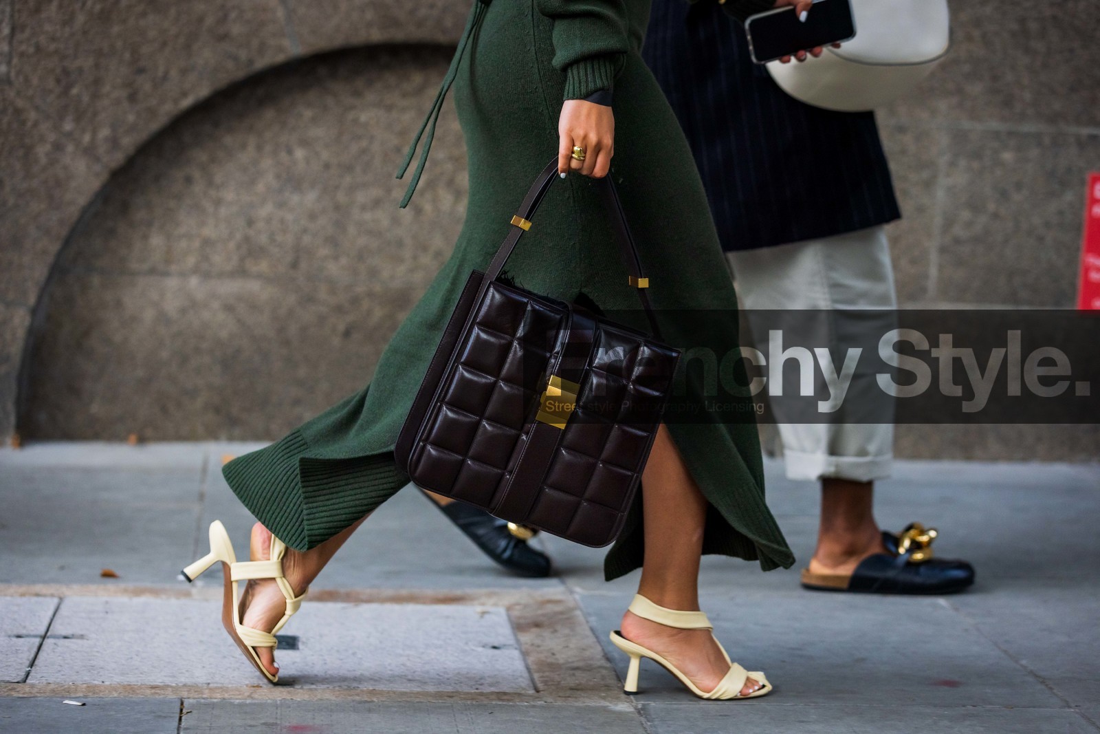 details, heeled sandals, heels, beige, handbag, burgundy, green, midi skirt, fashion week, frenchystyle, FW, jonathan paciullo, street style, SPRING SUMMER 2022, SS 22, LFW, LONDON, horizontal, atmosphere details, detail