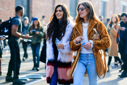 atmosphere details, AUTUMN WINTER 2017-2018, AW 17-18, blue denim, brown bag, brown fur, chiara totire, denim pants, detail, FALL WINTER 2017-2018, fashion week, frenchystyle, Fur coat, FW, FW 17-18, horizontal, jeans, jonathan paciullo, leather bag, MFW, MILAN, street style, sunglasses, trousers, white fur, white sweater