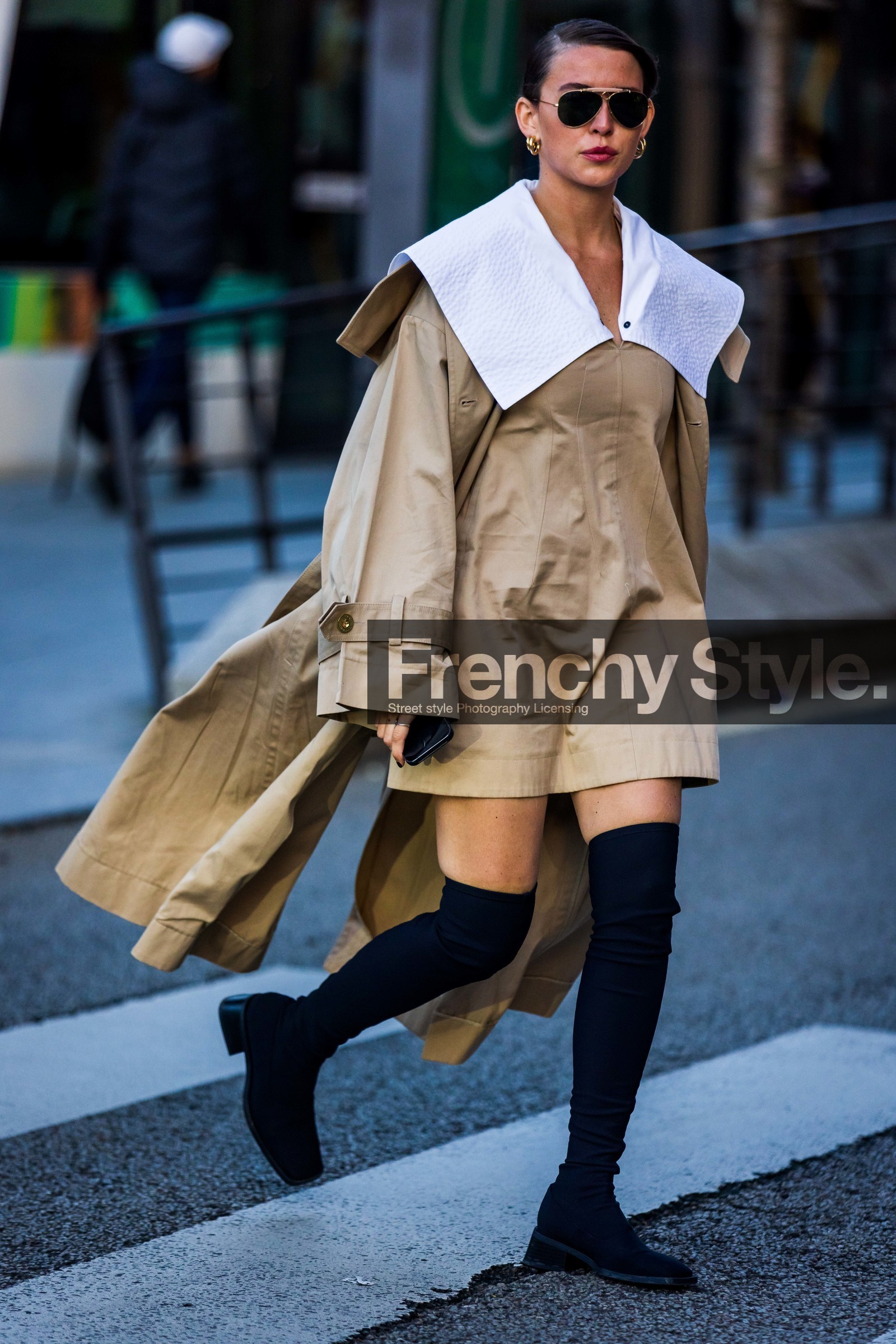 aviator sunglasses, beige dress, beige trench, black boots, boots, collar, dress, high boots, oversize collar, Sarah Lou Falk, statement collar, sunglasses, street style, jonathan paciullo, FW, frenchystyle, fashion week, PFW, PARIS, SPRING SUMMER 2022, SS 22, vertical, full length