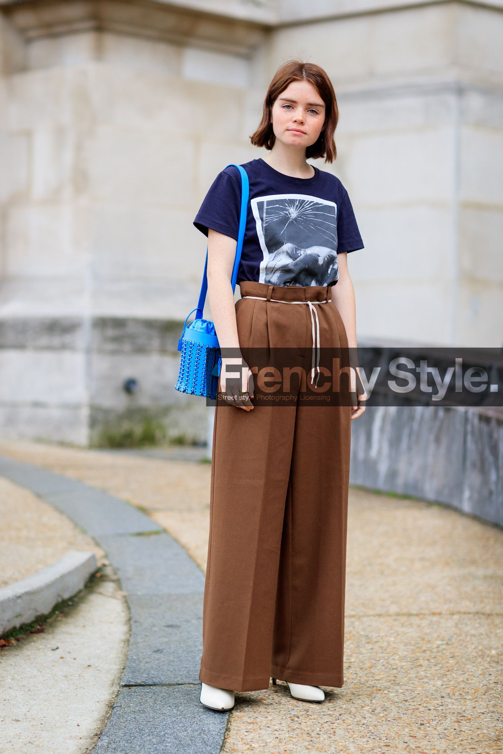 black t shirt, blue bag, brown pants, fashion week, frenchystyle, full length, FW, high waist, jonathan paciullo, leather bag, leather shoes, PARIS, PFW, printed t shirt, Reece Blutstein, SPRING SUMMER 2018, SS 18, street style, trousers, vertical, white boots