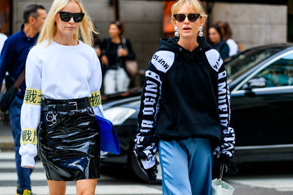 atmosphere details, black skirt, black sweater, blue pants, detail, earrings, fashion week, frenchystyle, FW, hoodie, horizontal, jonathan paciullo, leather bag, MFW, MILAN, printed sweater, SPRING SUMMER 2017, SS 17, street style, sunglasses, trousers, varnished leather, white sweater