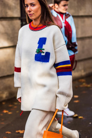 Alice Barbier, bag, color, lacoste look, orange bag, white jumper, white knitwear, white pants, lacoste, fashion week, frenchystyle, FW, jonathan paciullo, street style, PFW, PARIS, SPRING SUMMER 2022, SS 22, vertical, atmosphere details