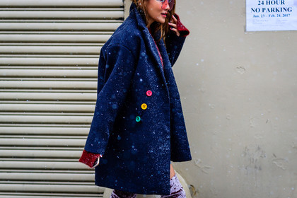 atmosphere details, AUTUMN WINTER 2017-2018, AW 17-18, detail, FALL WINTER 2017-2018, fashion week, frenchystyle, FW, FW 17-18, high boots, horizontal, jonathan paciullo, navy coat, NEW YORK, NYFW, street style, sunglasses, velvet