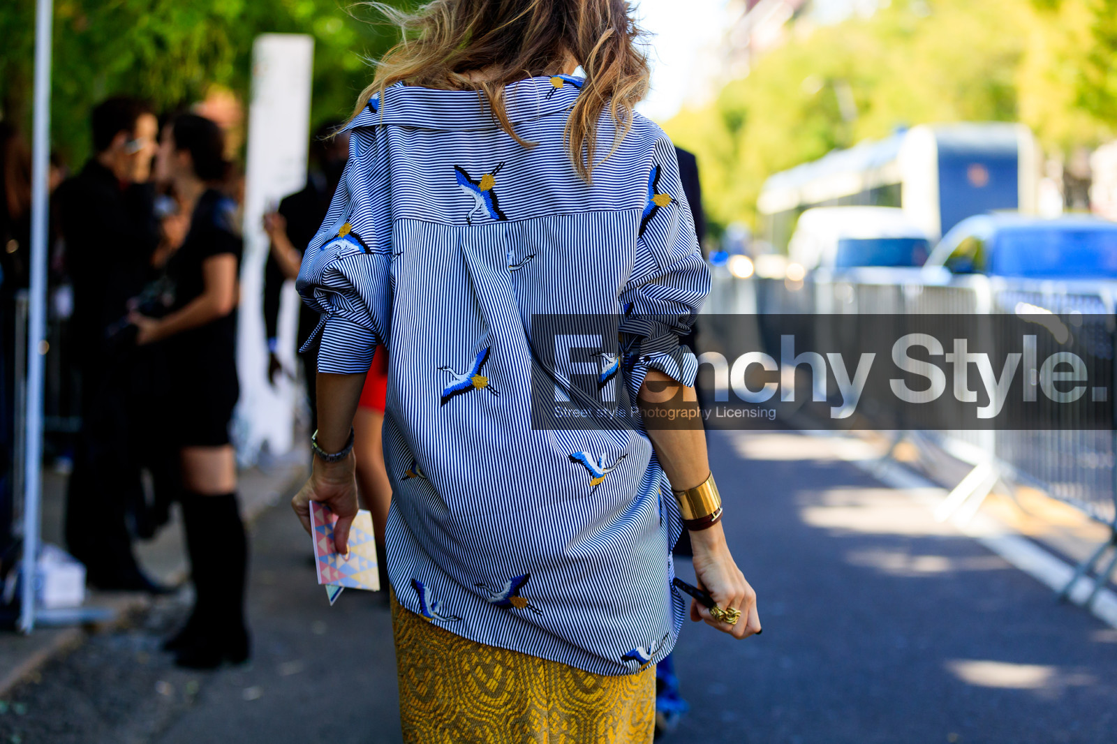 atmosphere details, blue shirt, detail, fashion week, frenchystyle, FW, graphic shirt, graphic skirt, horizontal, jonathan paciullo, MFW, MILAN, printed shirt, printed skirt, SPRING SUMMER 2018, SS 18, street style, yellow skirt