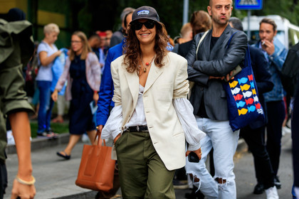 white shirt, white jacket, short sleeves jacket, black cap, patagonia cap, kaki pants, balloon sleeves, black leather belt, cowboy belt, fashion week, frenchystyle, FW, jonathan paciullo, street style, MFW, MILAN, SPRING SUMMER 2020, SS 20