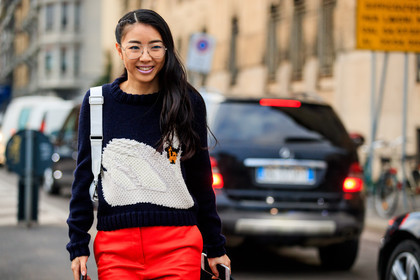 black sweater, braids, leather bag, red pants, fashion week, frenchystyle, FW, jonathan paciullo, street style, MFW, MILAN, AUTUMN WINTER 2018-2019, FALL WINTER 2018-2019, FW 18-19, horizontal, atmosphere details, yuwei zhangzou