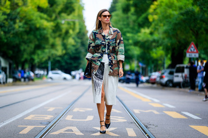 atmosphere details, black bag, black belt, black shoes, camo jacket, camouflage, Clara Racz, fashion week, frenchystyle, full length, FW, green jacket, horizontal, jonathan paciullo, leather bag, leather belt, leather shoes, MFW, MILAN, military jacket, printed jacket, SPRING SUMMER 2017, SS 17, street style, sunglasses, trousers, white dress