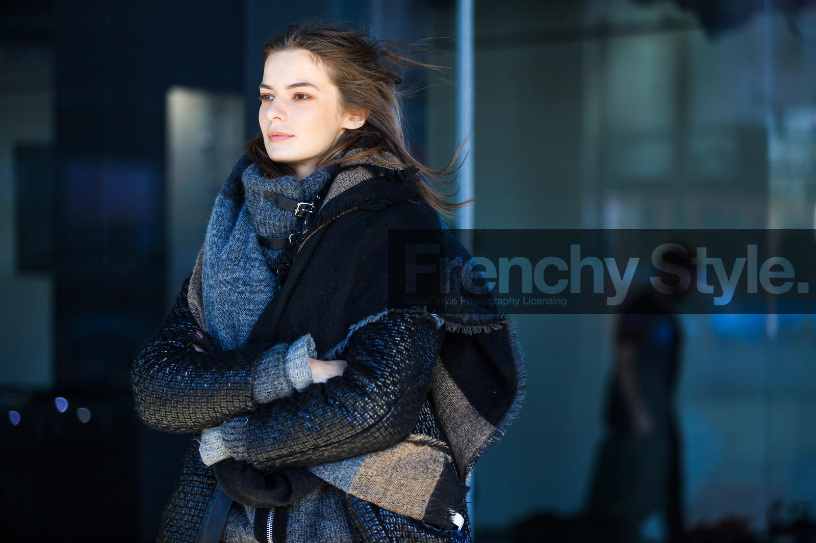 atmosphere details, AUTUMN WINTER 2016-2017, AW 16-17, black coat, blue scarf, detail, fashion week, frenchystyle, FW, FW 16-17, grey sweater, horizontal, jonathan paciullo, model, NEW YORK, NYFW, oversize, street style, woman