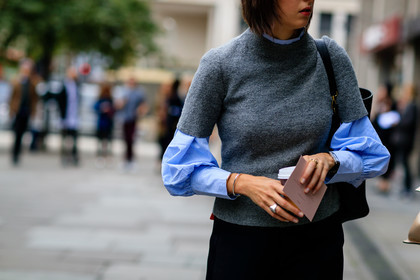 atmosphere details, blue shirt, detail, fashion week, frenchystyle, FW, grey sweater, horizontal, jonathan paciullo, LFW, LONDON, SPRING SUMMER 2017, SS 17, street style, striped shirt, woman