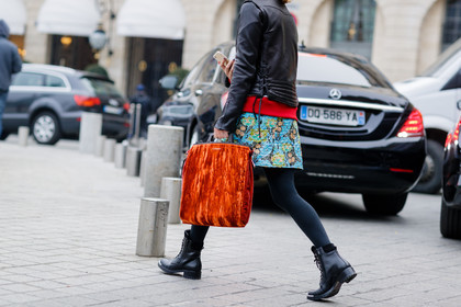 back detail, black boots, black jacket, black perfecto, black shoes, blue dress, floral, flower, givenchy, leather jacket, leather perfecto, leather shoes, orange bag, printed dress, velvet, fashion week, frenchystyle, FW, jonathan paciullo, street style, PFW, PARIS, SPRING SUMMER 2017, SS 17, HAUTE COUTURE, atmosphere details, detail, horizontal