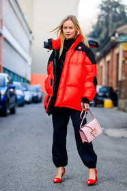 AUTUMN WINTER 2017-2018, AW 17-18, black pants, black sweater, down jacket, FALL WINTER 2017-2018, fashion week, frenchystyle, full length, FW, FW 17-18, high heels, jonathan paciullo, leather bag, leather shoes, MFW, MILAN, pink bag, red jacket, red shoes, street style, trousers, vertical