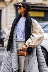 bag, ballon sleeves, beige coat, beige pants, camel bag, coat, Gilda Ambrosio, grey coat, loewe look, mini bag, oversize coat, sunglasses, t-shirt, white t-shirt, street style, jonathan paciullo, FW, frenchystyle, fashion week, PFW, PARIS, SPRING SUMMER 2022, SS 22, vertical, atmosphere details