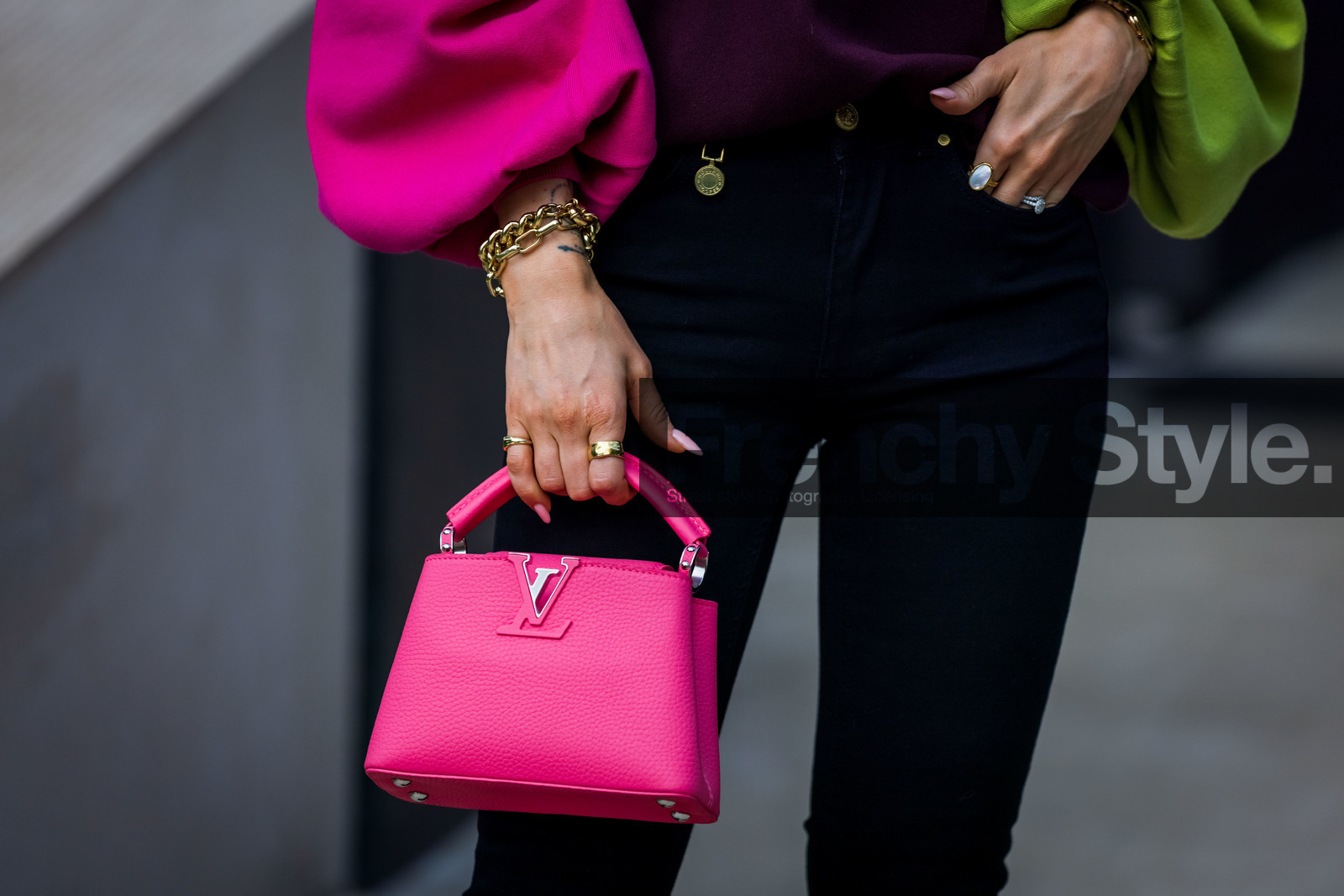 louis vuitton, fuscia, handbag, mini bag, jeans, details, fashion week, frenchystyle, FW, jonathan paciullo, street style, SPRING SUMMER 2022, SS 22, LFW, LONDON, horizontal, atmosphere details, detail