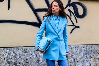 atmosphere details, AUTUMN WINTER 2017-2018, AW 17-18, blazer, blue bag, blue denim, blue jacket, blue shirt, denim pants, detail, erika boldrin, FALL WINTER 2017-2018, fashion week, frenchystyle, FW, FW 17-18, horizontal, jeans, jonathan paciullo, leather bag, MFW, MILAN, street style, trousers, turquoise