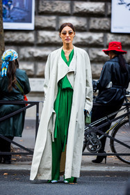 bag, beige coat, blouse, coat, Giogia Tordini, green bag, green blouse, green pants, mini bag, pants, sunglasses, transparent sunglasses, street style, jonathan paciullo, FW, frenchystyle, fashion week, PFW, PARIS, SPRING SUMMER 2022, SS 22, vertical, full length