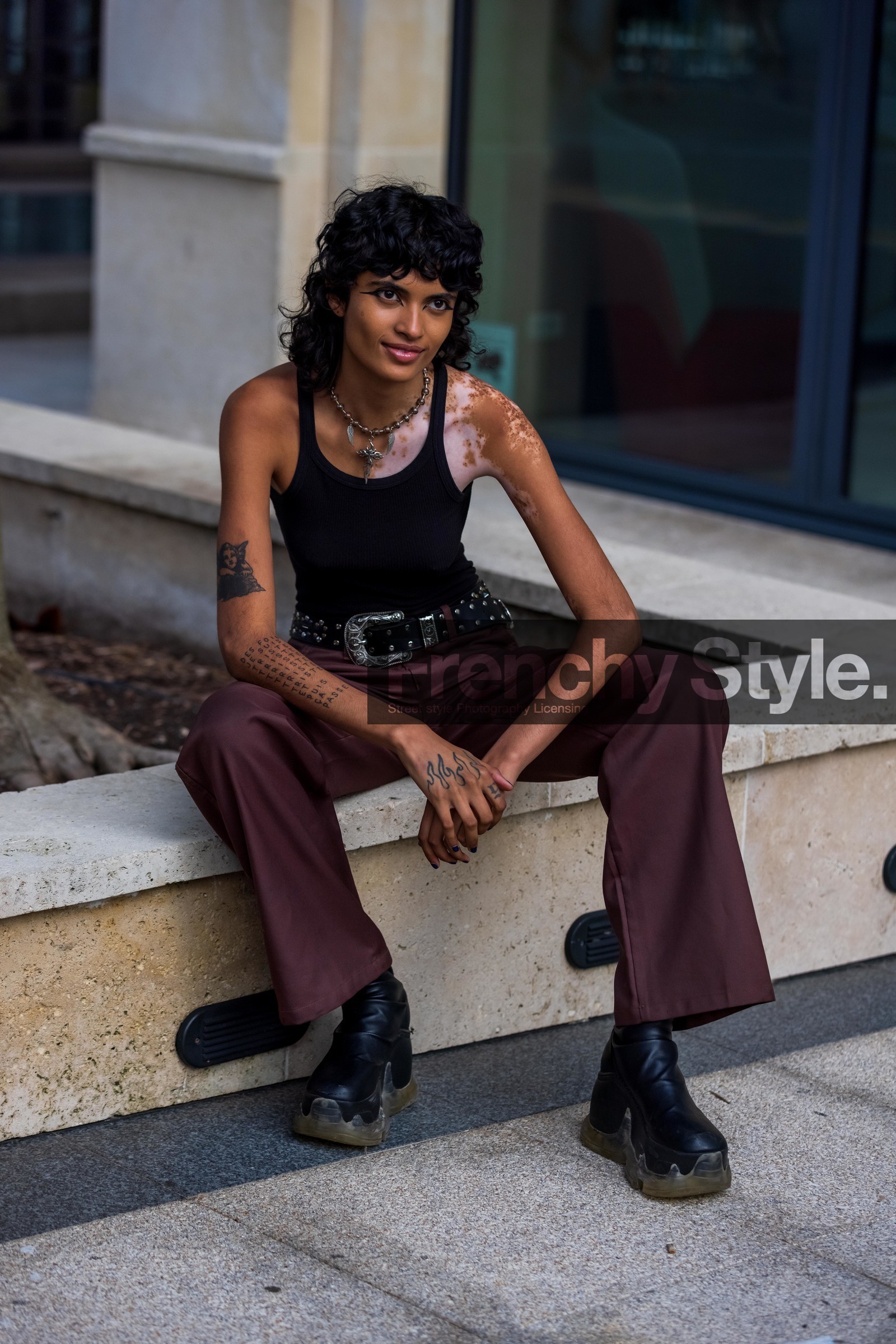 belt, black belt, black sneakers, black tank top, black top, brown pants, eyeliner, leather belt, makeup, necklace, Precilla Cheseaux, tank top, tattoo, western belt, street style, jonathan paciullo, FW, frenchystyle, fashion week, PFW, PARIS, SPRING SUMMER 2022, SS 22, vertical, atmosphere details, model