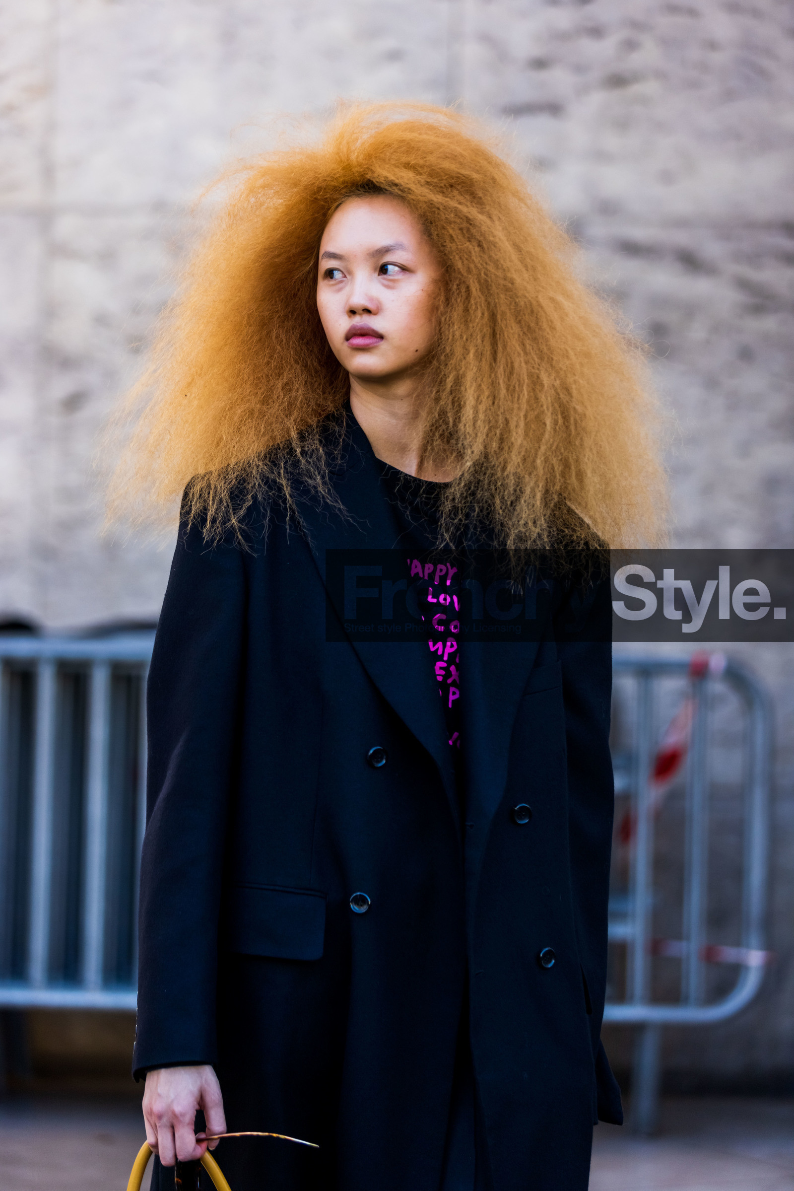brown sunglasses, close up, detail, frizzy hair, hairstyle, long hair, red hair, coat, black coat, black t-shirt, printed t-shirt, street style, jonathan paciullo, FW, frenchystyle, fashion week, PFW, PARIS, SPRING SUMMER 2022, SS 22, vertical, atmosphere details, model