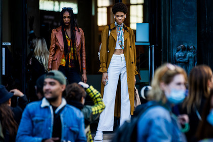 black denim, black jean, braid, brown jacket, brown trench, camel jacket, camel trench, check, checked shirt, color, crop top, denim, duo, flare pants, floral print, floral scarf, flower print, jacket, jean, leather jacket, print, printed scarf, printed shirt, scarf, sneakers, trench, white crop top, white denim, white jean, white sneakers, yellow shirt, fashion week, frenchystyle, FW, jonathan paciullo, street style, PFW, PARIS, SPRING SUMMER 2022, SS 22, horizontal, atmosphere details, full length