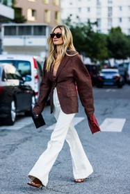 Anne Laure Mais, bag, black sunglasses, blazer, brown blazer, flare pants, oversize blazer, pants, rayban, red bag, sunglasses, white pants, street style, jonathan paciullo, FW, frenchystyle, fashion week, PFW, PARIS, SPRING SUMMER 2022, SS 22, vertical, full length