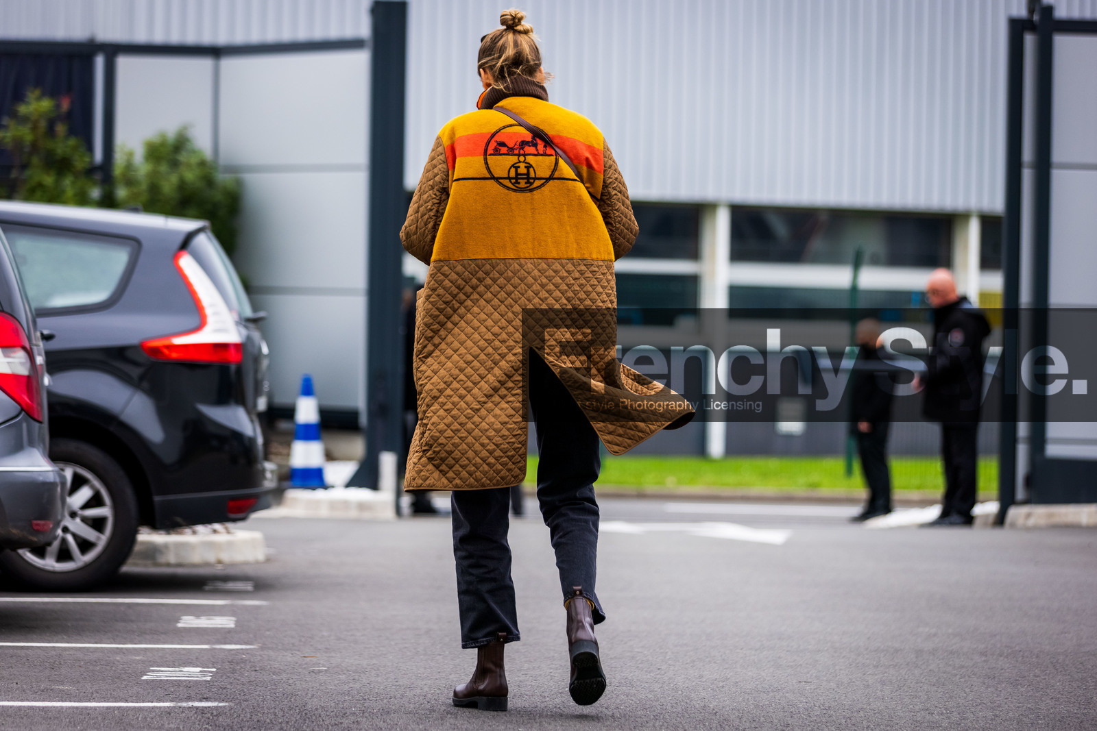 back, back detail, black denim, black jean, boots, brown boots, coat, denim, hermes, jean, khaki coat, logo print, quilted coat, street style, jonathan paciullo, FW, frenchystyle, fashion week, PFW, PARIS, SPRING SUMMER 2022, SS 22, horizontal, atmosphere details, full length