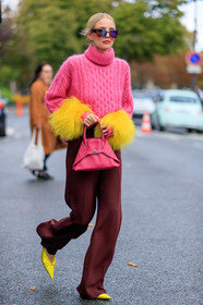 leonie hanne, balenciaga sunglasses, futurist shape sunglasses, purple sunglasses, mirror sunglasses, pink pullover, turtleneck pullover, pink leather bag, hand bag, feather details pullover, feather details, yellow pullover, burgundy pants, tailored pants, yellow leather shoes, sharp end shoes, knot details shoes, flat shoes, PARIS, PFW, SPRING SUMMER 2020, SS 20, fashion week, frenchystyle, FW, jonathan paciullo, street style, vertical, full length