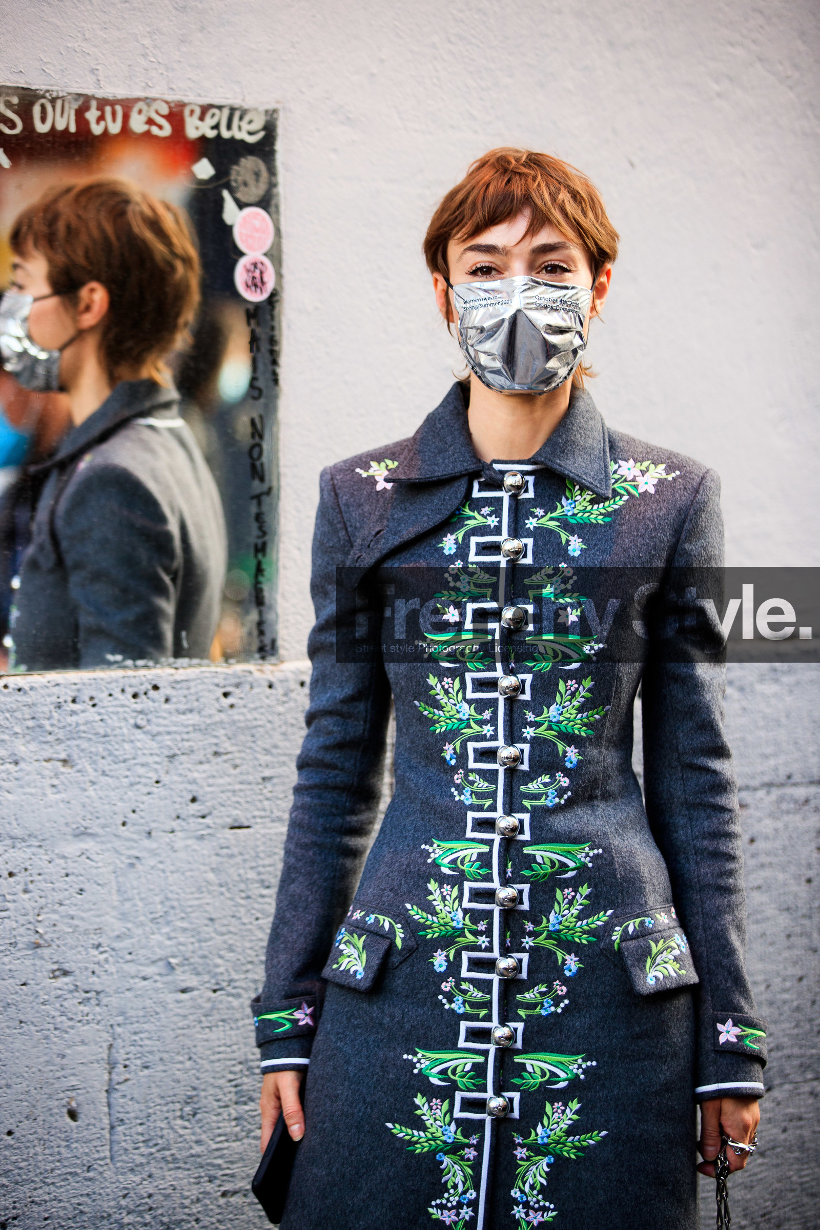 elsa muse, dark grey jacket, floral embroidered jacket, button jacket, paco rabanne jacket, paco rabanne coat, dark grey coat, floral embroidered coat, close up detail, covid face mask, PARIS, PFW, fashion week, frenchystyle, FW, jonathan paciullo, street style, SPRING SUMMER 2021, SS 21, vertical, atmosphere details, detail
