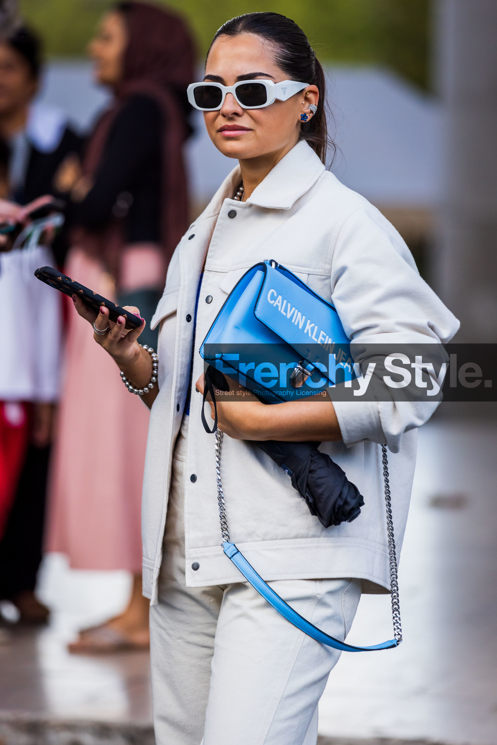 bag, blue bag, calvin klein bag, denim, denim jacket, jean, rectangle sunglasses, studs, sunglasses, white jacket, white pants, white sunglasses, fashion week, frenchystyle, FW, jonathan paciullo, street style, PFW, PARIS, SPRING SUMMER 2022, SS 22, vertical, atmosphere details