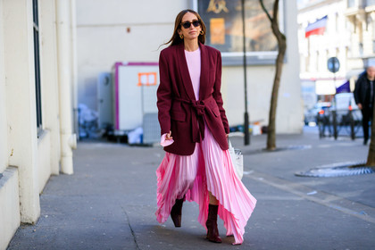 blazer, bordeaux, burgundy, chloe loulou de saison, leather bag, leather shoes, pink dress, pleated dress, red boots, red jacket, sunglasses, white bag, fashion week, frenchystyle, FW, jonathan paciullo, street style, PFW, PARIS, AUTUMN WINTER 2019-2020, AW 19-20, FALL WINTER 2019-2020, FW 19-20, horizontal, atmosphere details, full length